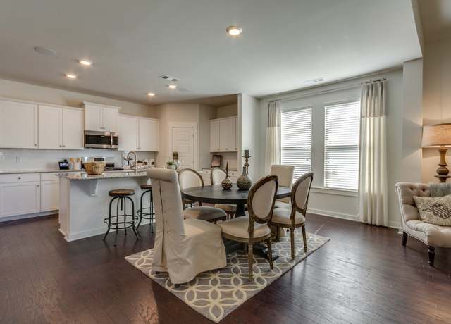 Property at 1173 Ross Farms Blvd, Clarksville, TN 37043, 4 beds, 2.5 baths