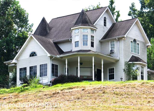 Property at 206 Collier Ave, Waverly, TN 37185, 4 beds, 2.5 baths