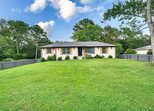 Property at 882 Rodney Dr, Nashville, TN 37205, 4 beds, 3 baths