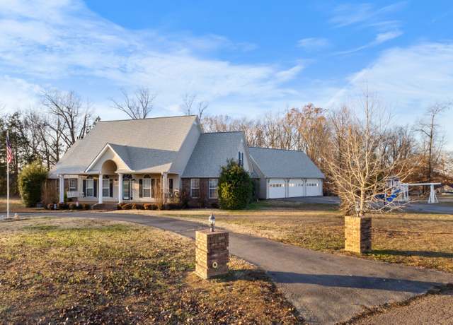 Property at 229 Sunnyside Dr, Paris, TN 38242, 4 beds, 3 baths