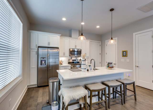 Property at 711 Vernon Ave, Nashville, TN 37209, 2 beds, 2.5 baths