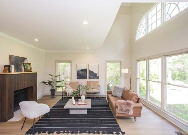 Property at 615 Summerwind Cir, Nashville, TN 37215, 4 beds, 3.5 baths