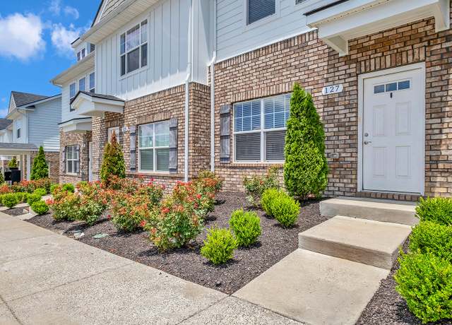 Property at 127 Dry Creek Commons Dr, Goodlettsville, TN 37072, 2 beds, 2.5 baths