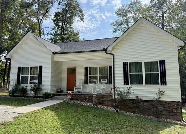 Property at 1021 Woodmont Dr, Dickson, TN 37055, 3 beds, 2 baths