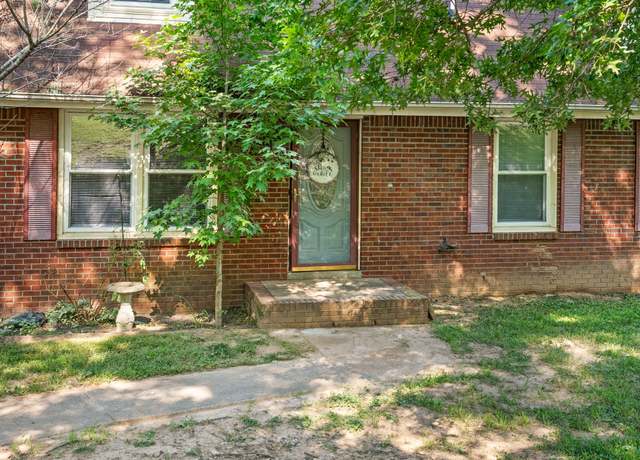 Property at 1849 Patricia Dr, Clarksville, TN 37040, 4 beds, 2 baths