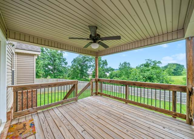 Property at 326 Wingfield Dr, Clarksville, TN 37043, 3 beds, 2.5 baths