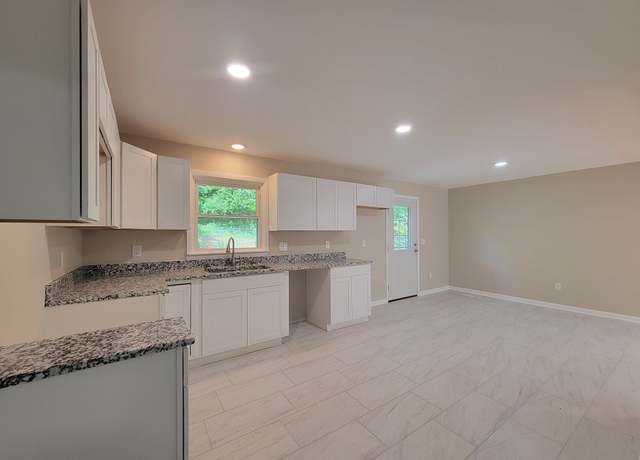 Property at 2172 Columbia Hwy, Pulaski, TN 38478, 3 beds, 1 bath