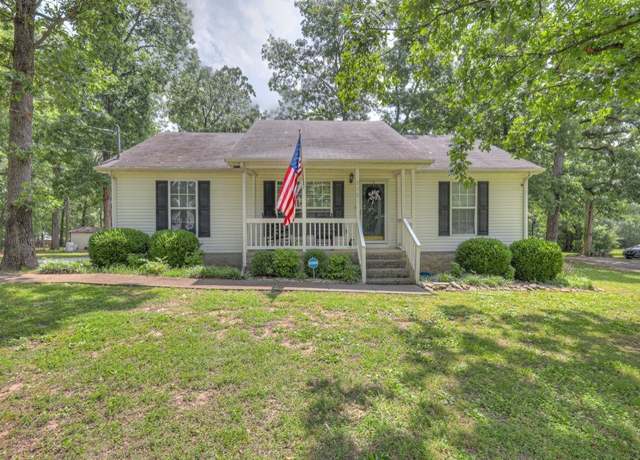 Property at 218 Wall St, Shelbyville, TN 37160, 3 beds, 2 baths