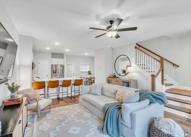 Property at 5004 Isabella Ln, Hendersonville, TN 37075, 2 beds, 2.5 baths