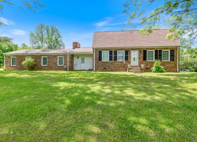 Property at 990 E Piney Rd, Dickson, TN 37055, 4 beds, 3 baths