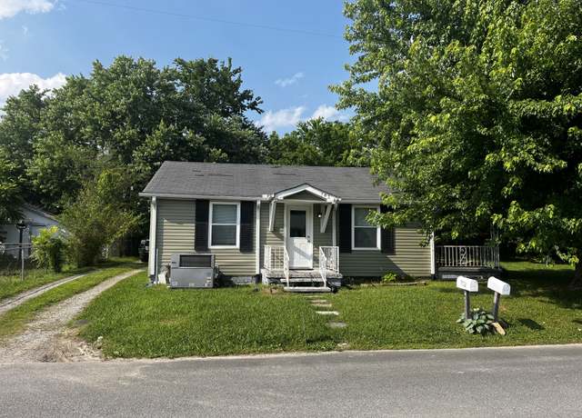 Property at 702 W 2nd St W, Dickson, TN 37055, 2 beds, 1 bath