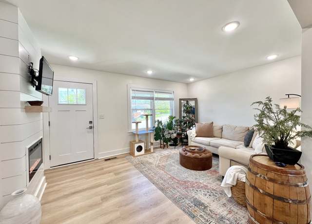 Property at 207 N Cedar Ln, Pulaski, TN 38478, 3 beds, 1.5 baths