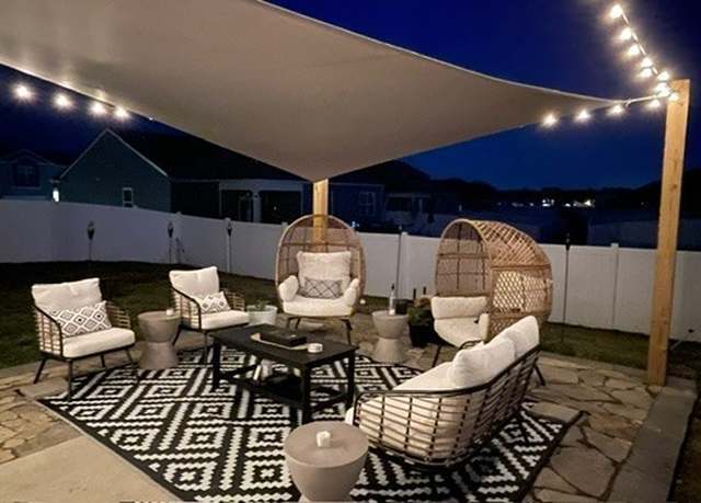 Property at 1006 Pepper Stone Dr, Lebanon, TN 37087, 5 beds, 3 baths