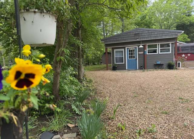 Property at 48 Apache Trl, Crossville, TN 38572, 2 beds, 1 bath