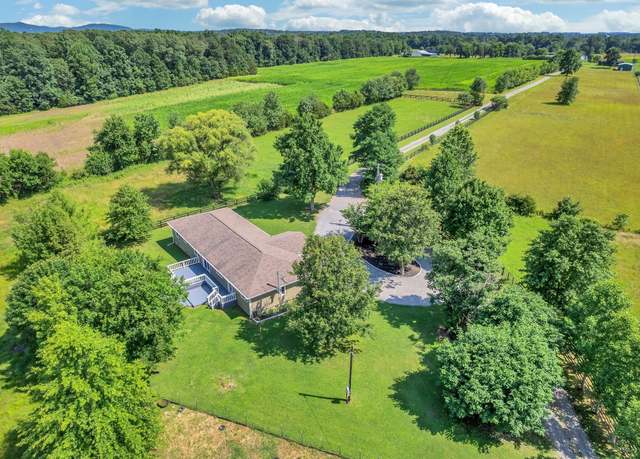 Property at 590 Squire Jones Rd, Bell Buckle, TN 37020, 4 beds, 2.5 baths
