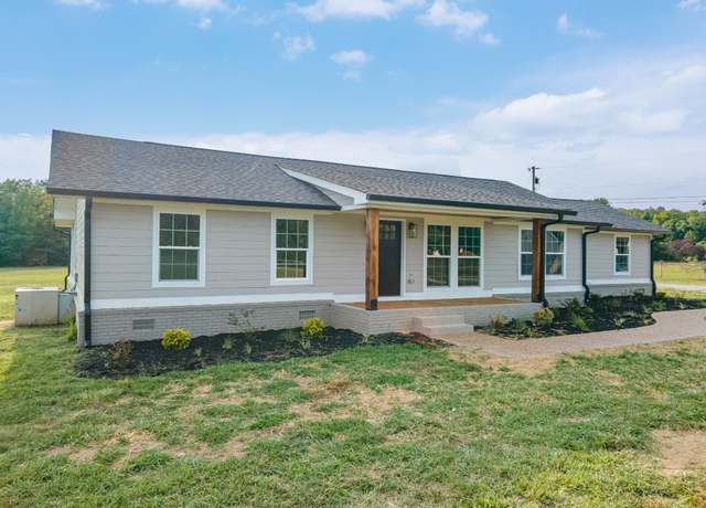 Property at 3626 Pulaski Hwy, Columbia, TN 38401, 4 beds, 2 baths