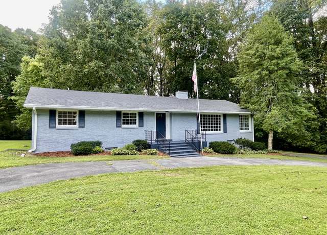 Property at 305 Jackie Dr, Lawrenceburg, TN 38464, 5 beds, 3 baths