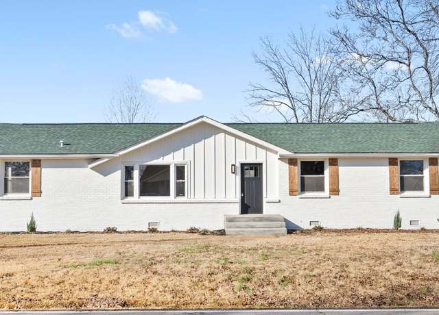 Property at 5008 Collinwood Dr, Clarksville, TN 37042, 4 beds, 2 baths