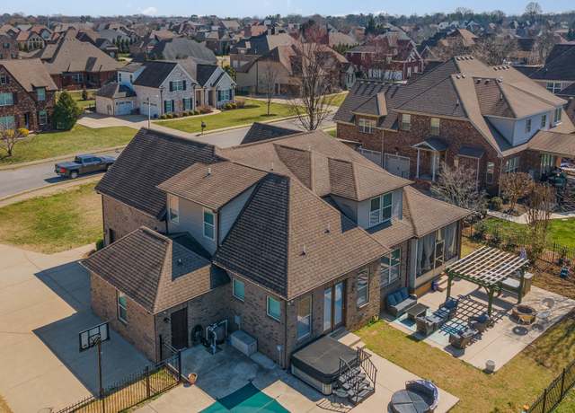 Property at 2827 Craythorne Dr, Murfreesboro, TN 37129, 5 beds, 4.5 baths