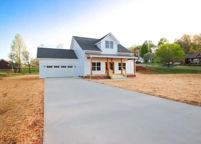 Property at 922 Honeysuckle Ln, Sparta, TN 38583, 3 beds, 2 baths