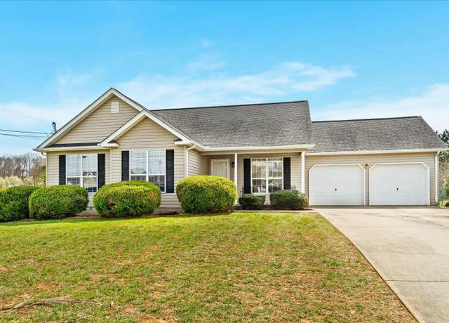 Property at 324 Mercer Dr, Dalton, GA 30721, 3 beds, 2 baths