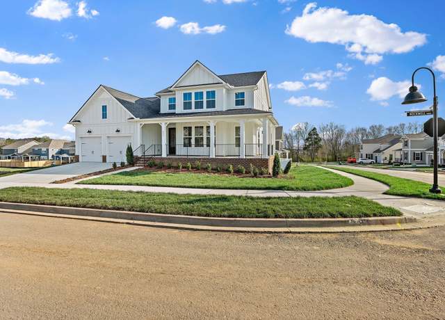 Property at 860 Rockwell Dr, Hendersonville, TN 37075, 5 beds, 3.5 baths