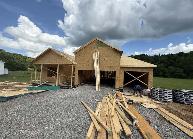 Property at 1904 Flats Rd, Clarksville, TN 37043, 4 beds, 2.5 baths