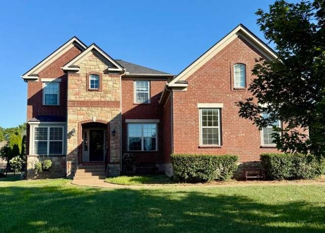 Property at 1042 Smokerise Ln, Hendersonville, TN 37075, 5 beds, 4 baths