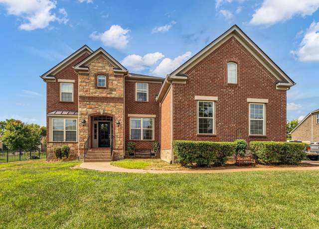 Property at 1042 Smokerise Ln, Hendersonville, TN 37075, 5 beds, 4 baths