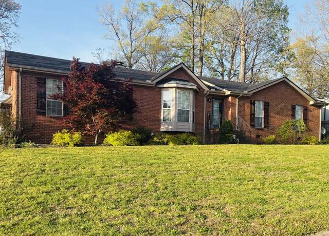 Property at 216 Lakeside Park Dr, Hendersonville, TN 37075, 3 beds, 2 baths