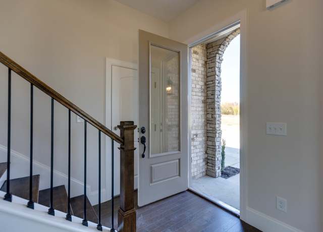 Property at 32 Madeleine Way, Kingston Springs, TN 37082, 3 beds, 2.5 baths