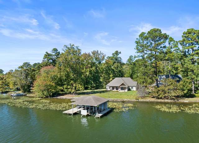 Property at 200 East Dr, Florence, AL 35634, 3 beds, 3.5 baths