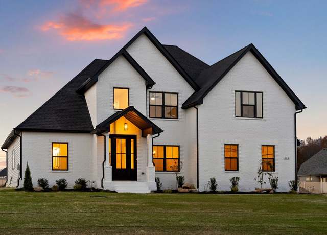 Property at 250 Bellshire Dr, Clarksville, TN 37043, 4 beds, 2.5 baths