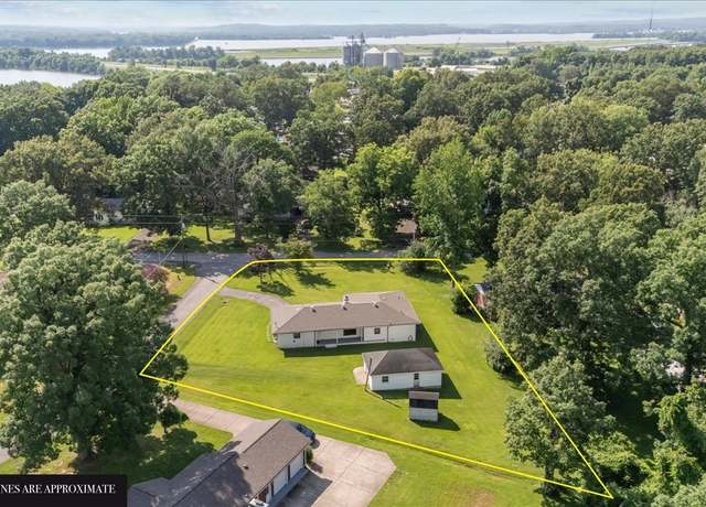 Property at 215 Sunset Dr, New Johnsonville, TN 37134, 3 beds, 2 baths