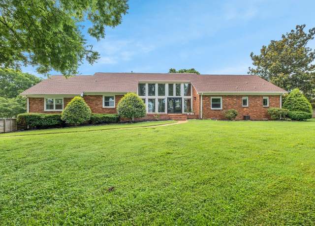 Property at 301 Brandywine Dr, Old Hickory, TN 37138, 4 beds, 3.5 baths