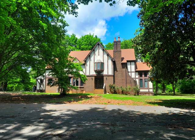 Property at 1700 Logan Dr, Columbia, TN 38401, 4 beds, 2.5 baths