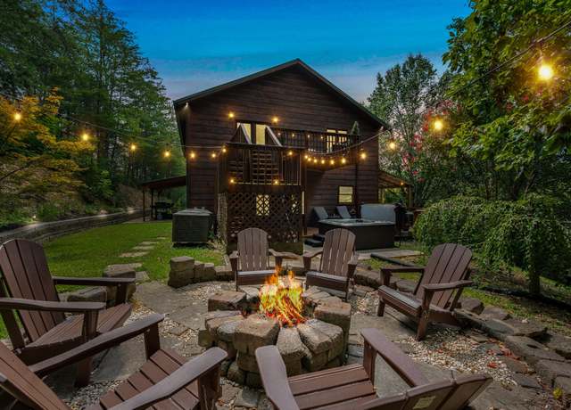 Property at 2489 Upper Middle Creek Rd, Sevierville, TN 37876, 4 beds, 3 baths