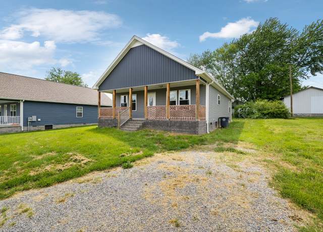 Property at 605 Poplar St, Lafayette, TN 37083, 3 beds, 2 baths