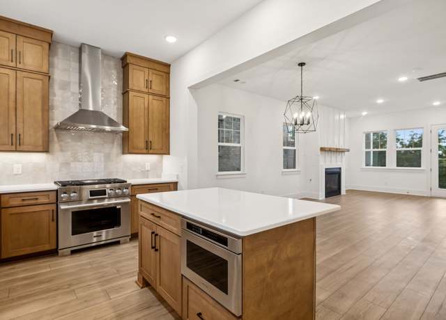 Property at 207 Daydreamer Ln, Nashville, TN 37206, 4 beds, 4.5 baths