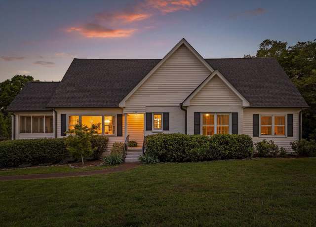 Property at 200 Vreeland St, Chattanooga, TN 37415, 6 beds, 2.5 baths