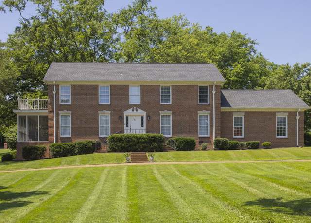 Property at 115 River Chase Dr, Hendersonville, TN 37075, 4 beds, 2.5 baths