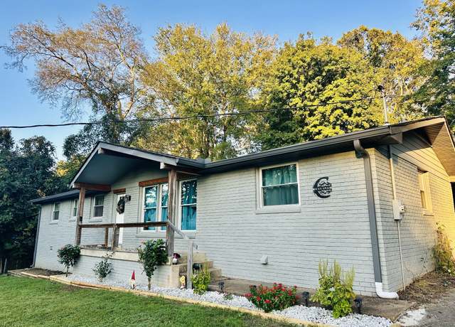 Property at 214 Hazelwood Dr, Hendersonville, TN 37075, 4 beds, 2.5 baths