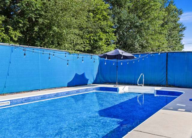 Property at 125 Sycamore Dr, White House, TN 37188, 3 beds, 2 baths