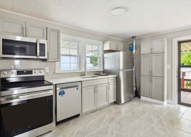 Property at 1901 Cherry St, Columbia, TN 38401, 2 beds, 1 bath