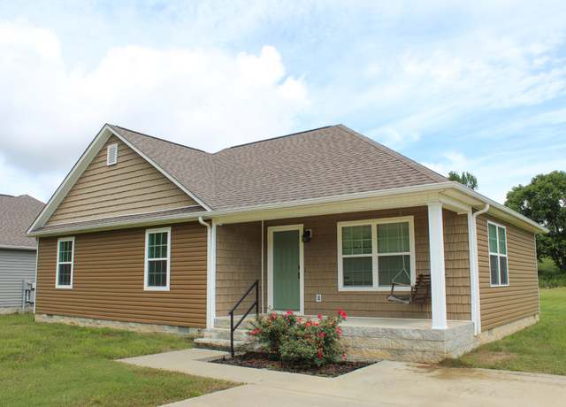 Property at 430 Gobble St, Lawrenceburg, TN 38464, 3 beds, 2 baths