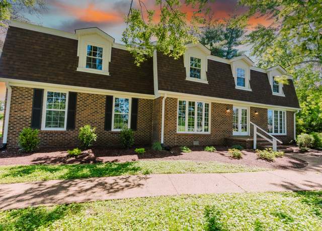 Property at 1405 SE Broad St, Murfreesboro, TN 37130, 5 beds, 4 baths
