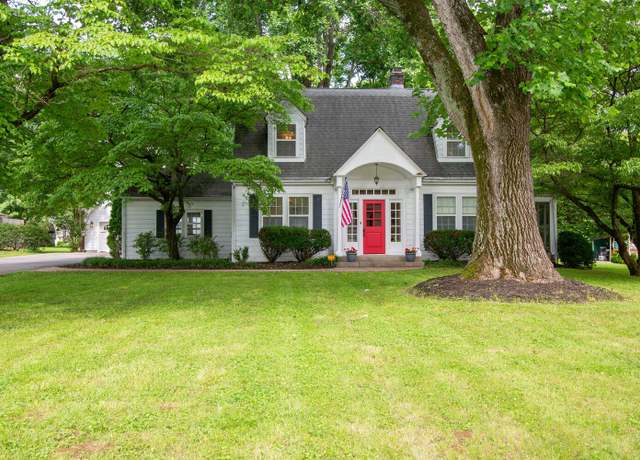 Property at 207 Cumberland Cir, Nashville, TN 37214, 3 beds, 2 baths