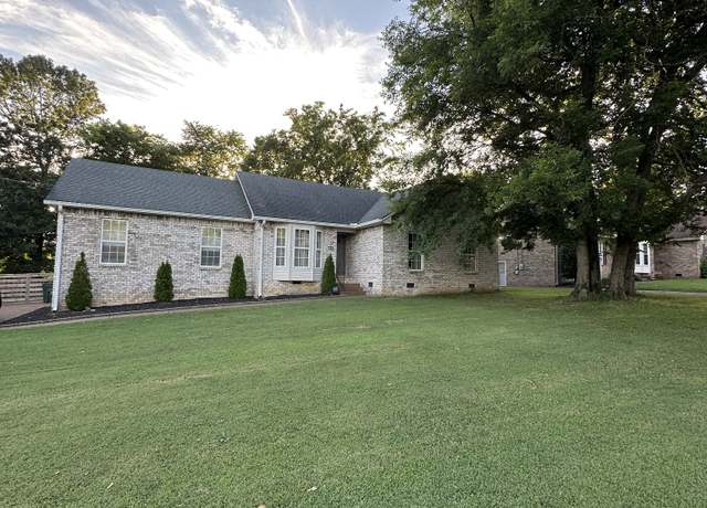 Property at 132 Candle Wood Dr, Hendersonville, TN 37075, 3 beds, 2 baths