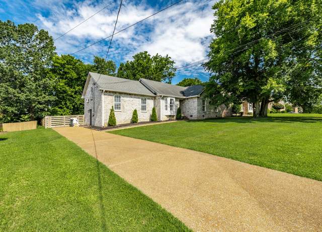 Property at 132 Candle Wood Dr, Hendersonville, TN 37075, 3 beds, 2 baths