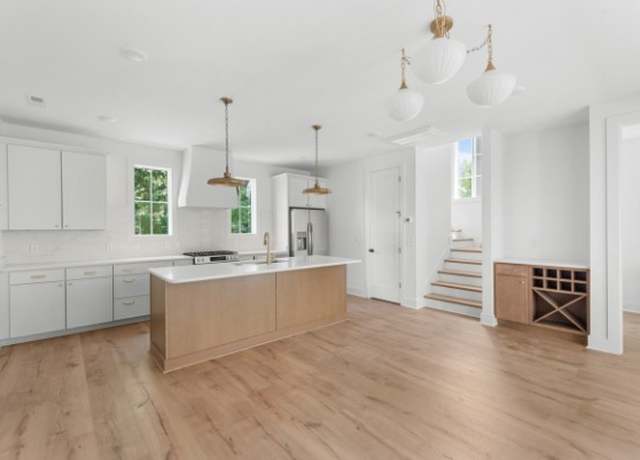 Property at 1814C Stewart Pl, Nashville, TN 37203, 3 beds, 2.5 baths